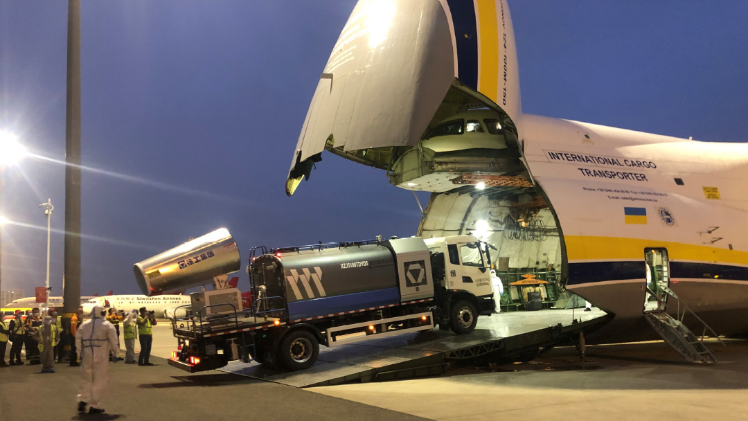 赢咖6多功能抑尘车搭载世界第二大运输机空运至卡塔尔
